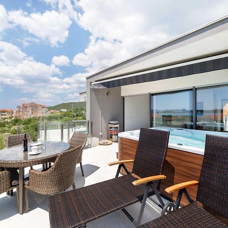 Villa Aliara Jacuzzi Apartment Водице Екстериор снимка