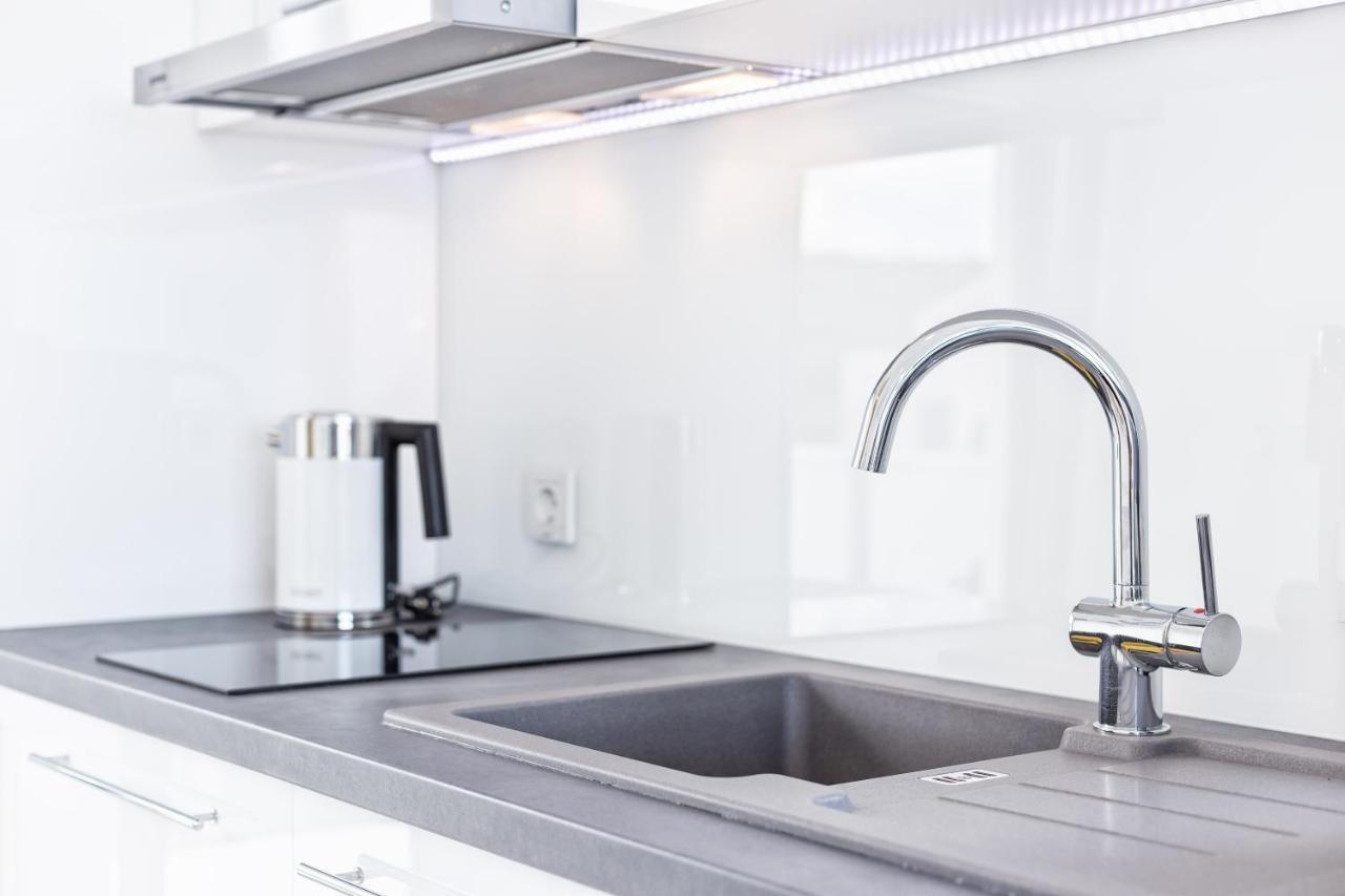 Villa Aliara Jacuzzi Apartment Водице Екстериор снимка
